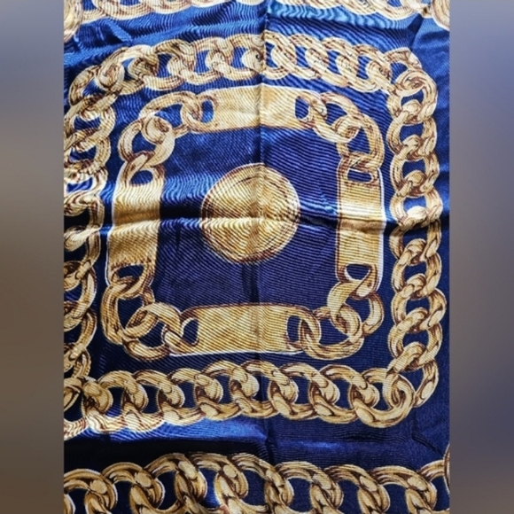 Gold Chain Pattern Scarf - Picture 10 of 10